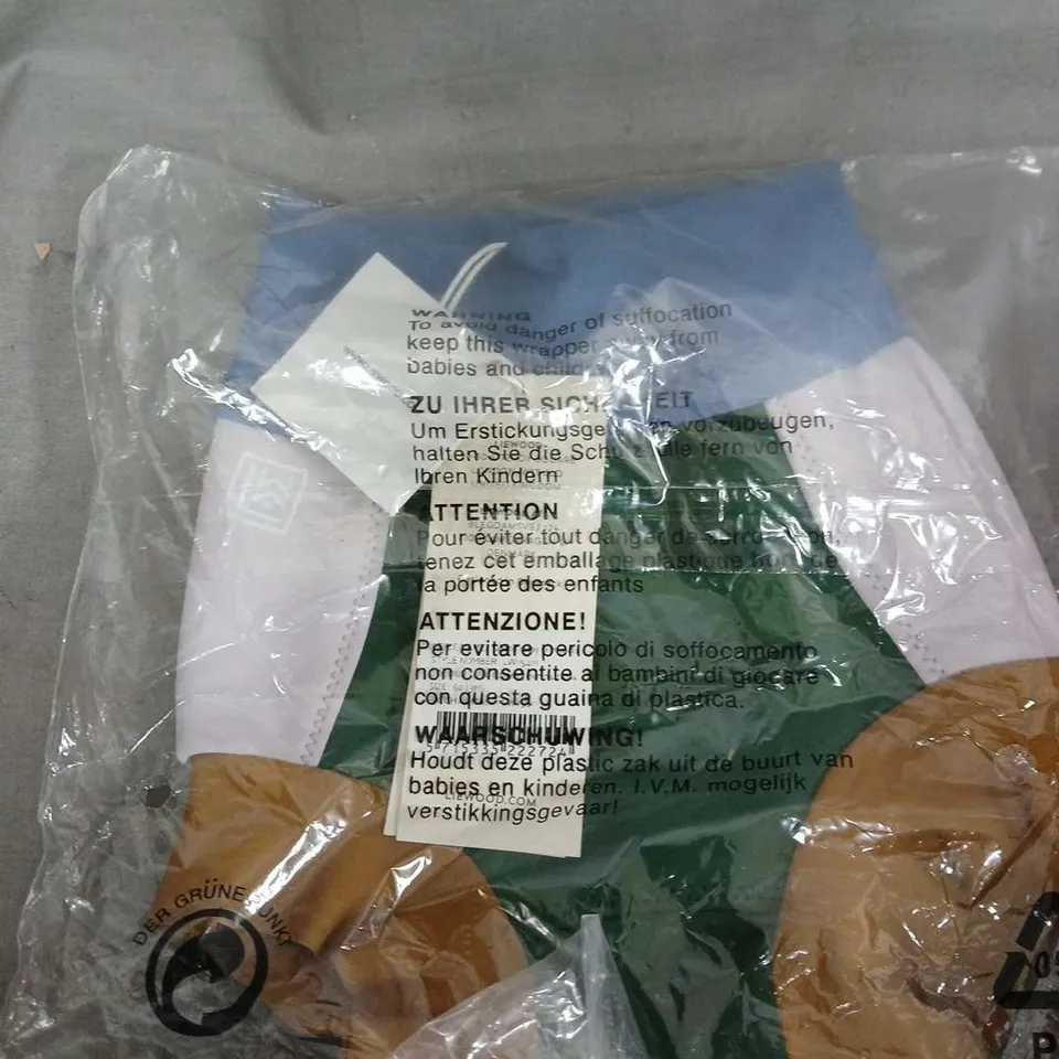 APPROXIMATELY 10 ITEMS OF VARIOUS HOME AND CHILDREN'S ITEMS  INCLUDING BRANDS SUCH AS SUNNY LIFE LIE WOOD AND MUSICAL PULL YET .