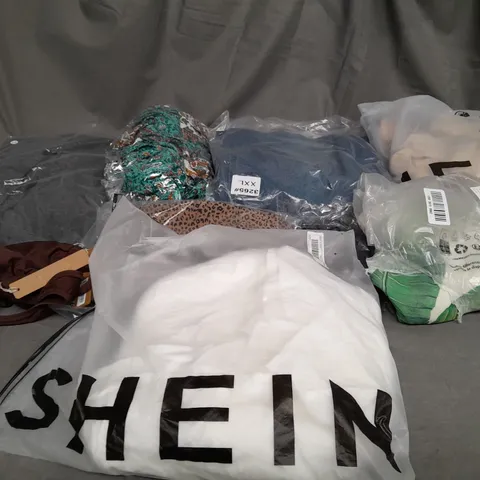 LARGE QAUNTIITY OF ASSORTED CLOTHING ITEMS IN VARIOUS SIZES AND COLORS TO INCLUDE DRESSES, T-SHIRTS AND SOCKS