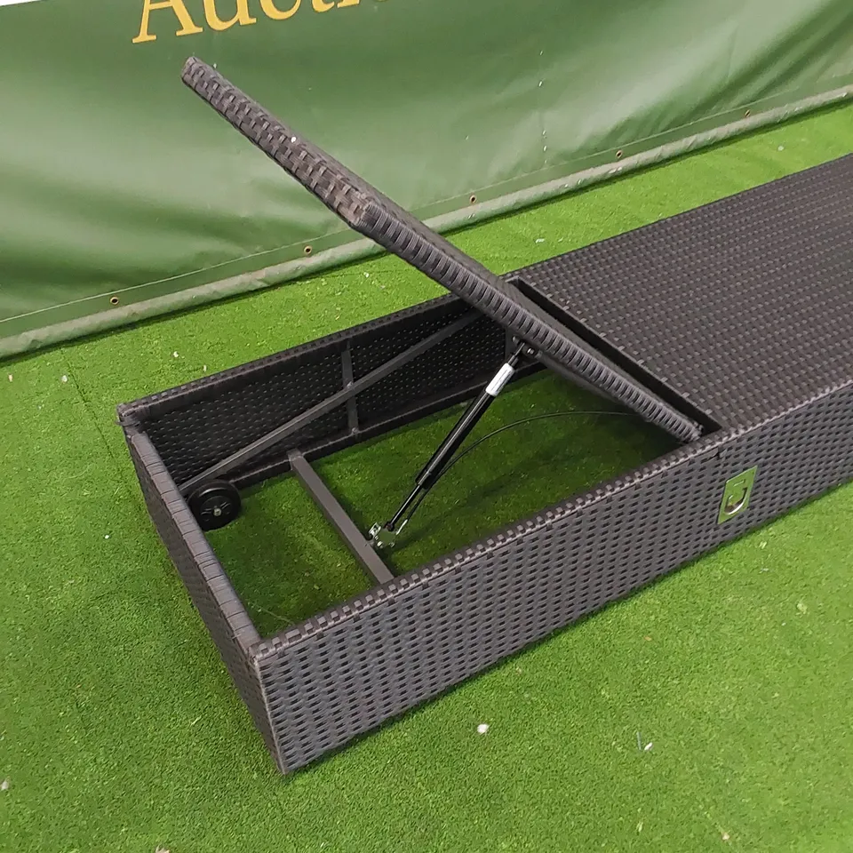 DESIGNER MANUAL ADJUSTABLE SUNLOUNGER IN BLACK RATTAN 