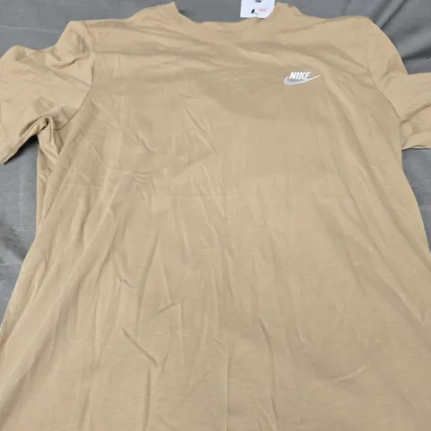 NIKE LOGO CASUAL TEE - SIZE M