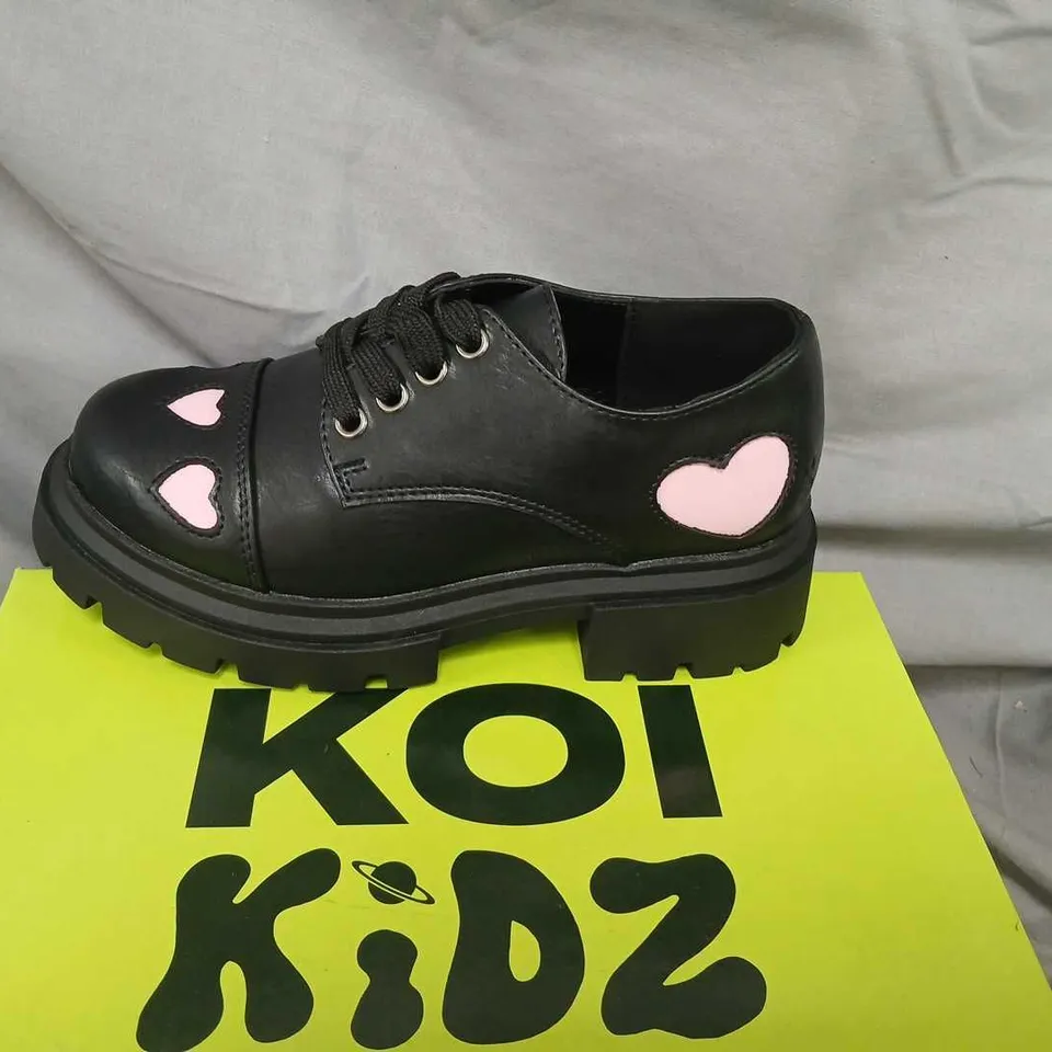 BRAND NEW BOXED KOI KIDZ LIL' TENNIN HEART SHOES - BLACK LEATHER WITH PINK HEARTS, UK 11 (KIDS)