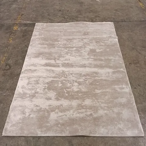 QUALITY DESIGNER AREA RUG - APPROXIMATELY 228CM X 160CM