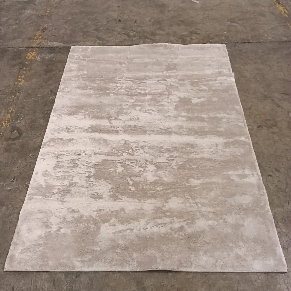 QUALITY DESIGNER AREA RUG - APPROXIMATELY 228CM X 160CM