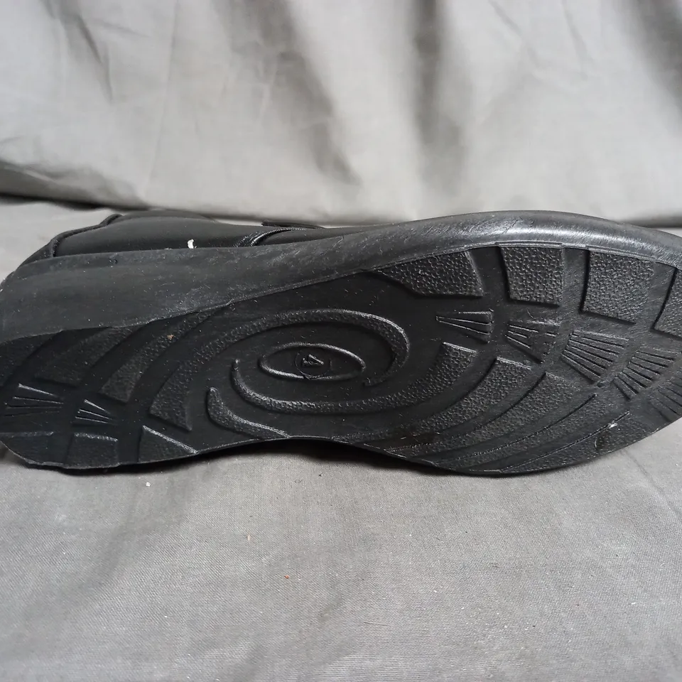 BOX OF APPROXIMATELY 5 PAIRS OF BLACK LEATHER VELCRO SHOES IN VARIOUS SIZES