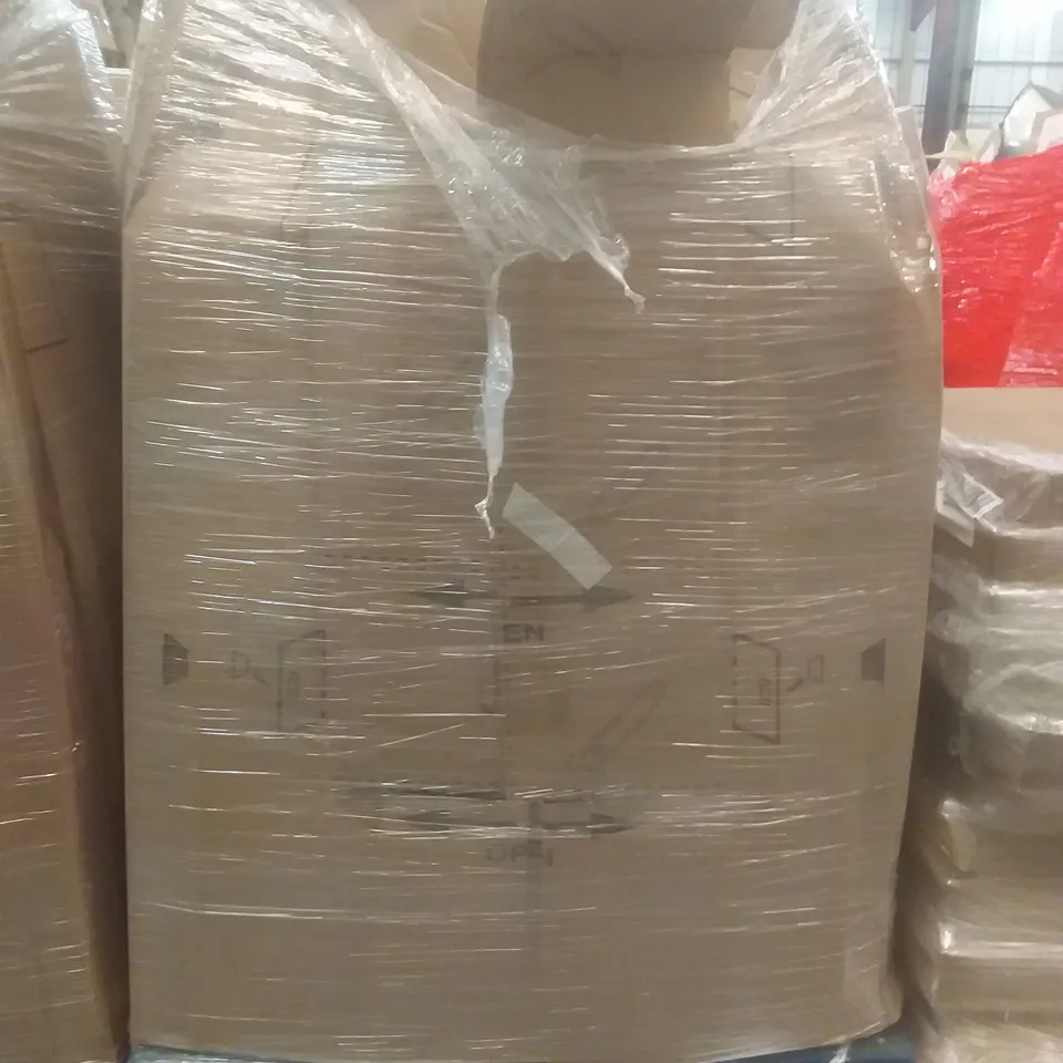 PALLET OF ASSORTED ITEMS INCLUDING NATURAL PAMPASS GRASS DECOR, WARM FOOT MASSAGER, CABLE TIES, FITNESS HULAHOOP