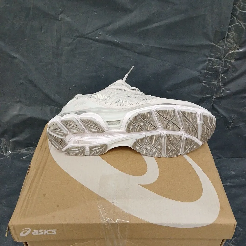 BOXED PAIR OF ASICS GEL-NYC CLOUD GREY UK 7.5
