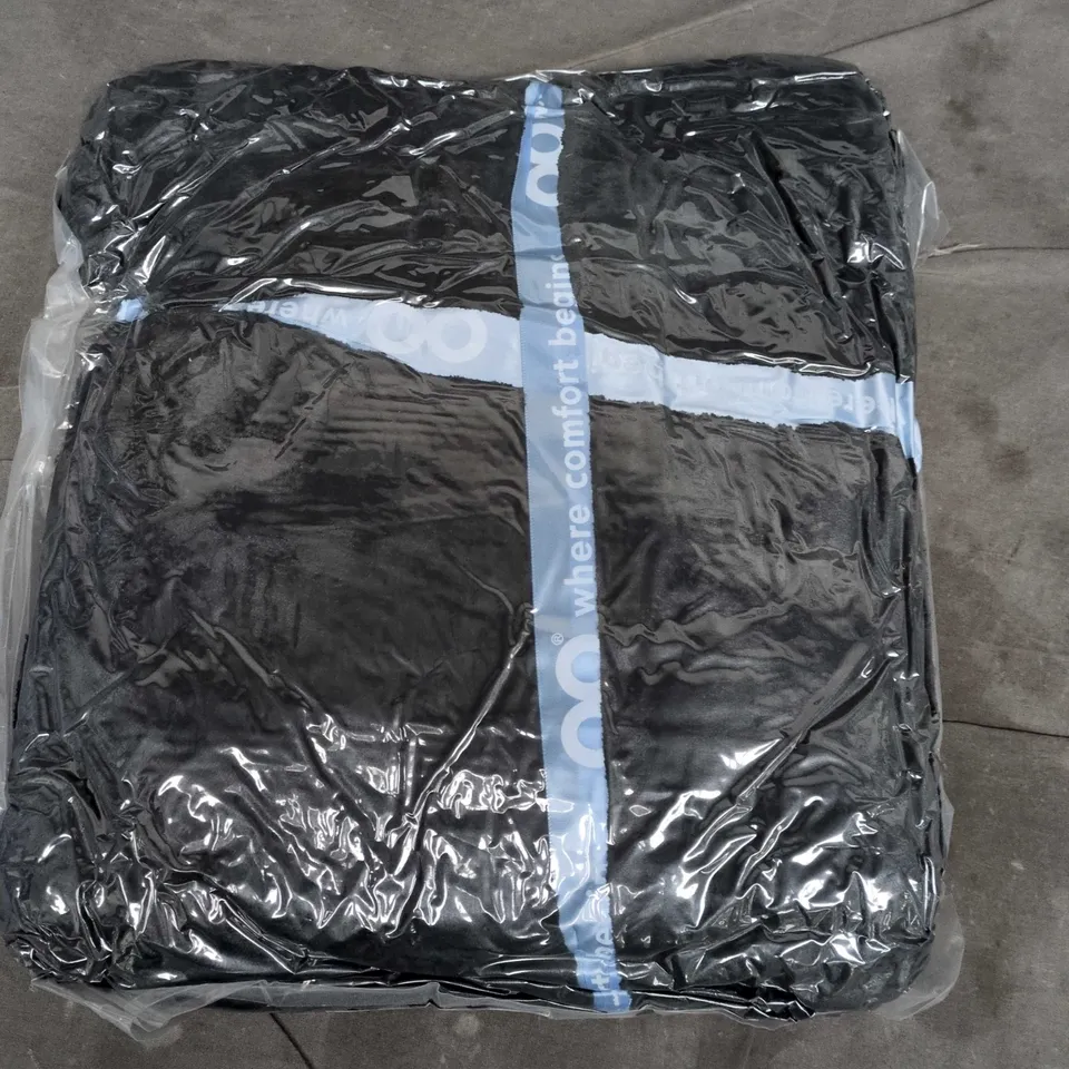 SEALED OODIE OVERSIZED HOODED BLANKET - BLACK