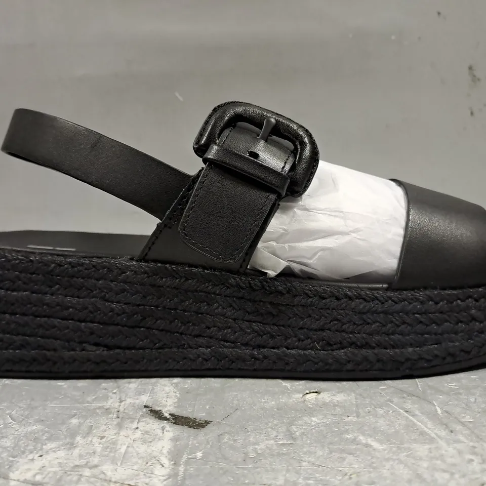 BOXED PAIR OF FITFLOP F-MODE ESPADRILLE BUCKLE FLATFORM SANDALS IN BLACK UK SIZE 8