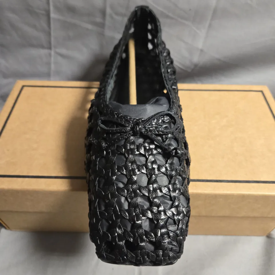 BOXED PAIR OF ASOS LYSANDRA LEATHER SHOES - UK SIZE 3