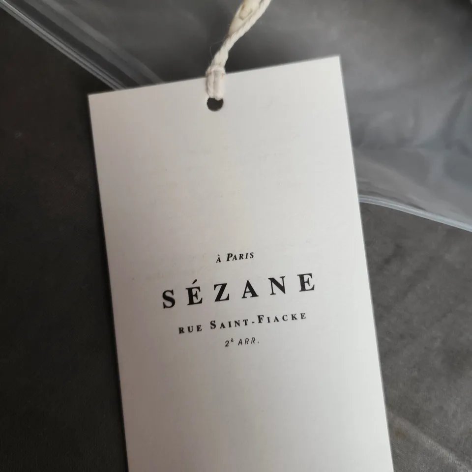 SÉZANE WHITE KNIT SWEATER – SIZE M