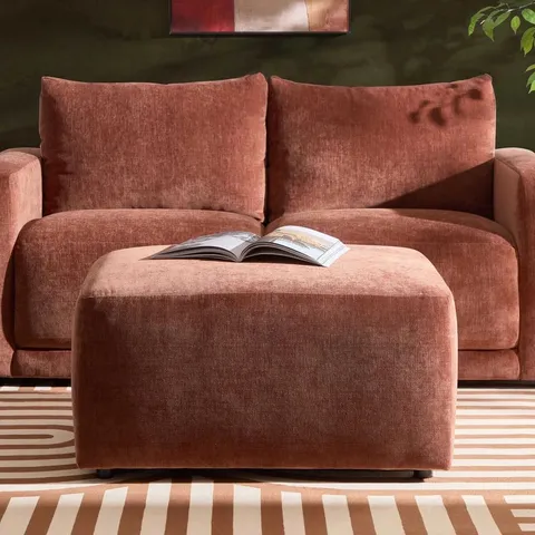 BOXED DUSK CHICAGO POUFFE - CHENILLE DARK RUST (1 BOX)