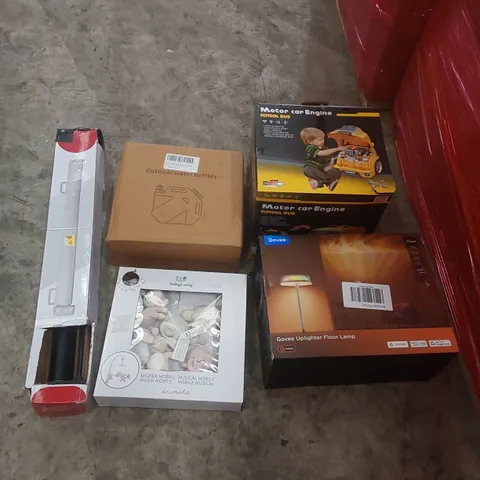 PALLET CONTAINING ASSORTED ITEMS TO INCLUDE: RETRACTABLE SAFETY GATE, BABY MOBILE MUSICAL TOY, GOVEE UPLIGHTER FLOOR LAMP, MOTOR CAR ENGINE TOY ECT