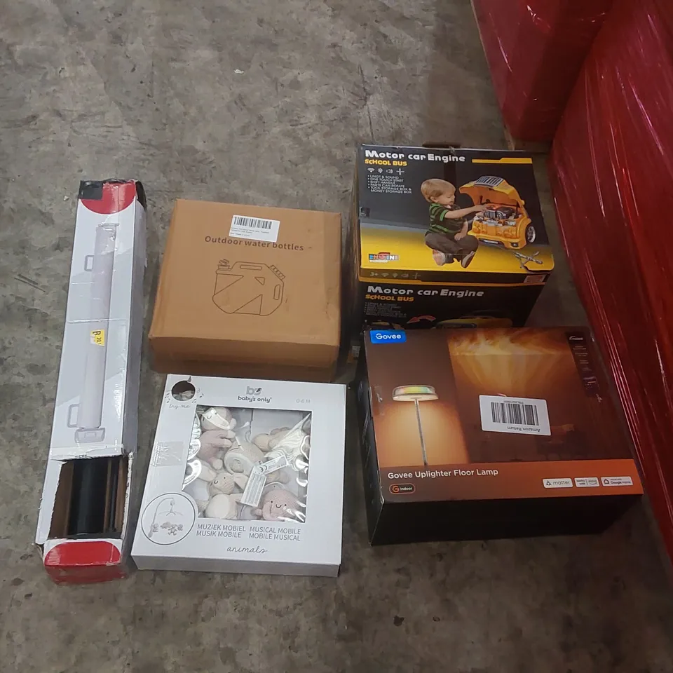 PALLET CONTAINING ASSORTED ITEMS TO INCLUDE: RETRACTABLE SAFETY GATE, BABY MOBILE MUSICAL TOY, GOVEE UPLIGHTER FLOOR LAMP, MOTOR CAR ENGINE TOY ECT