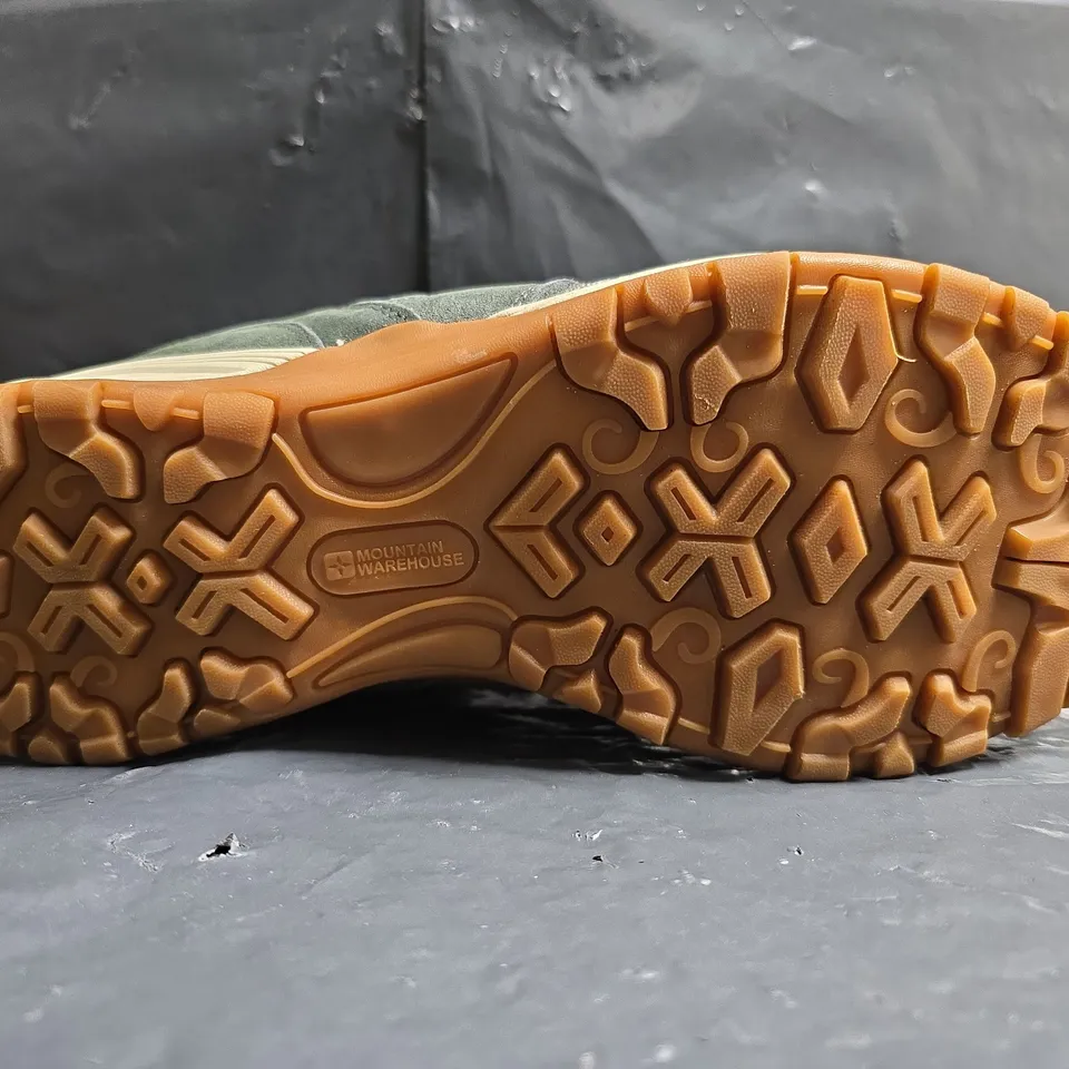 BOXED PAIR OF MOUNTAIN WAREHOUSE DIRECTION II WIDE FIT WATERPROOF WALKING SHOES IN GREY SIZE UK 8