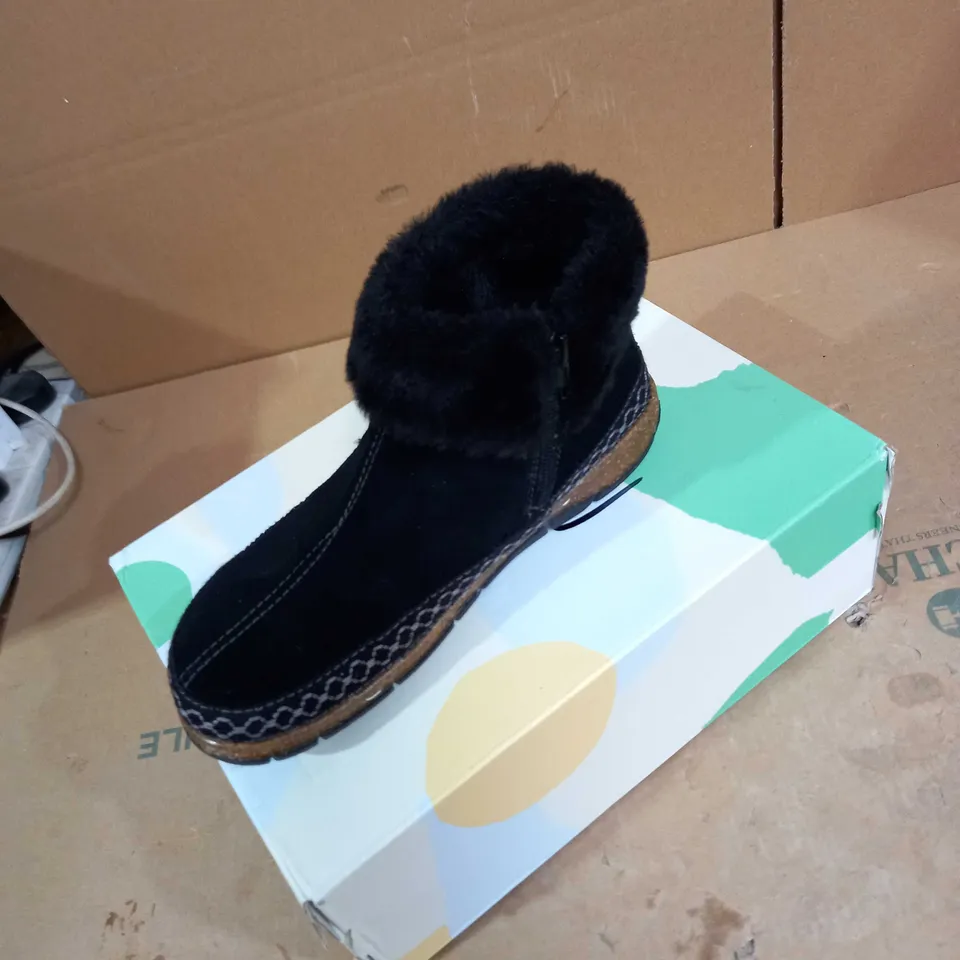 EARTH ORIGINS STYLE BOOT SIZE 4 WOMENS 