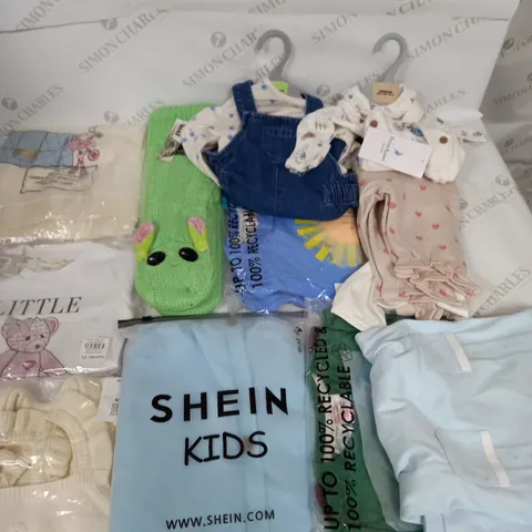 BOX OF ASSORTED CHILDRENS CLOTHING VARYING IN SIZE/COLOUR/STYLE TO INCLUDE: TOPS, DRESSES, JUMPERS
