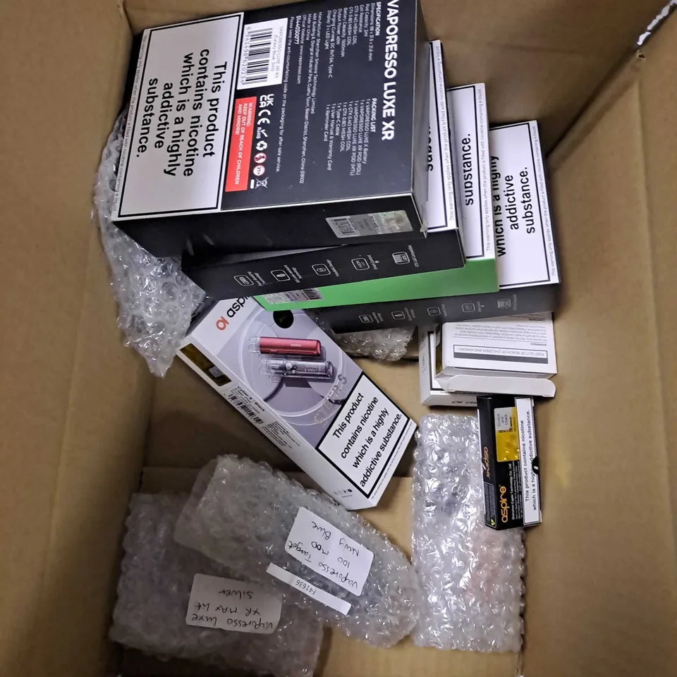 APPROXIMATELY 20 VAPES & E-CIGARETTES TO INCLUDE VAPORESSO LUXE X, VOOPOO ARGUS G2 MINI, GEEKVAPE SONDER Q ETC