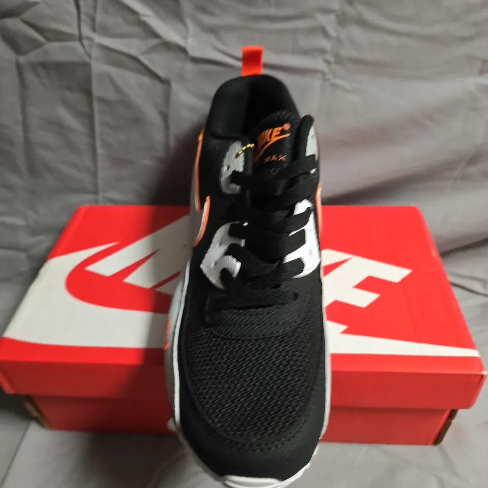 BOXED PAIR OF NIKE AIR MAX 90 SURPLUS TRAINERS - UK SIZE 7.5