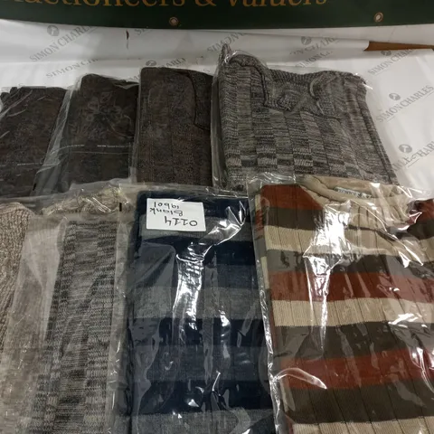 LOT OF 8 ASSORTED KNITWEAR CLOTHING ITEMS - VARIOUS SIZES