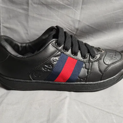 UNBOXED PAIR OF GUCCI BLACK LEATHER SNEAKERS WITH RED-BLUE WEB STRIPE – EU 42 (MEN'S)