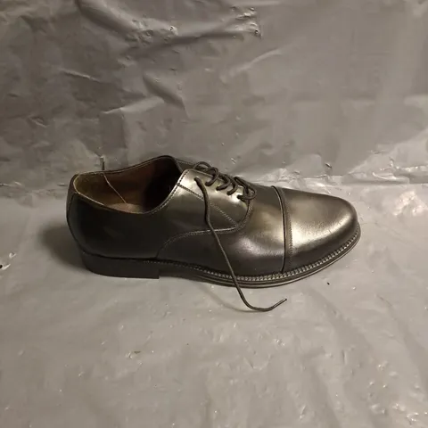 PAIR OF CLIFFORD JAMES FORMAL SHOES IN BLACK SIZE 9