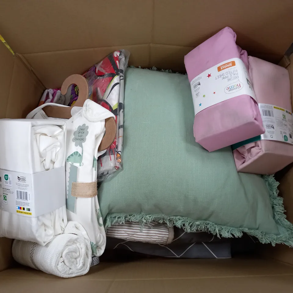 APPROXIMATELY 20 ASSORTED HOUSEHOLD ITEMS TO INCLUDE EASY CARE DOUBLE DUVET SET, EASY CARE FITTED SHEET SINGLE, DISNEY PLUSH, ETC