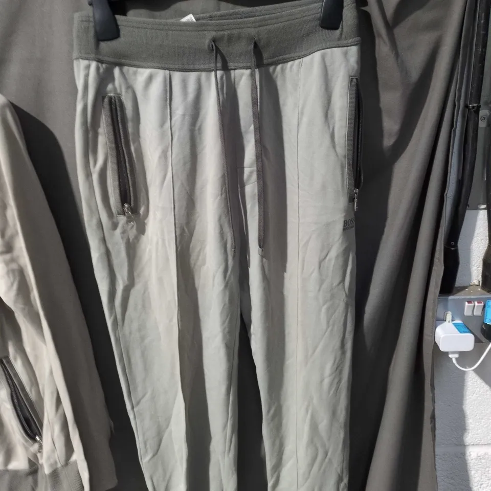 HUGO BOSS TRACKSUIT – LIGHT GREY SET - SIZE M