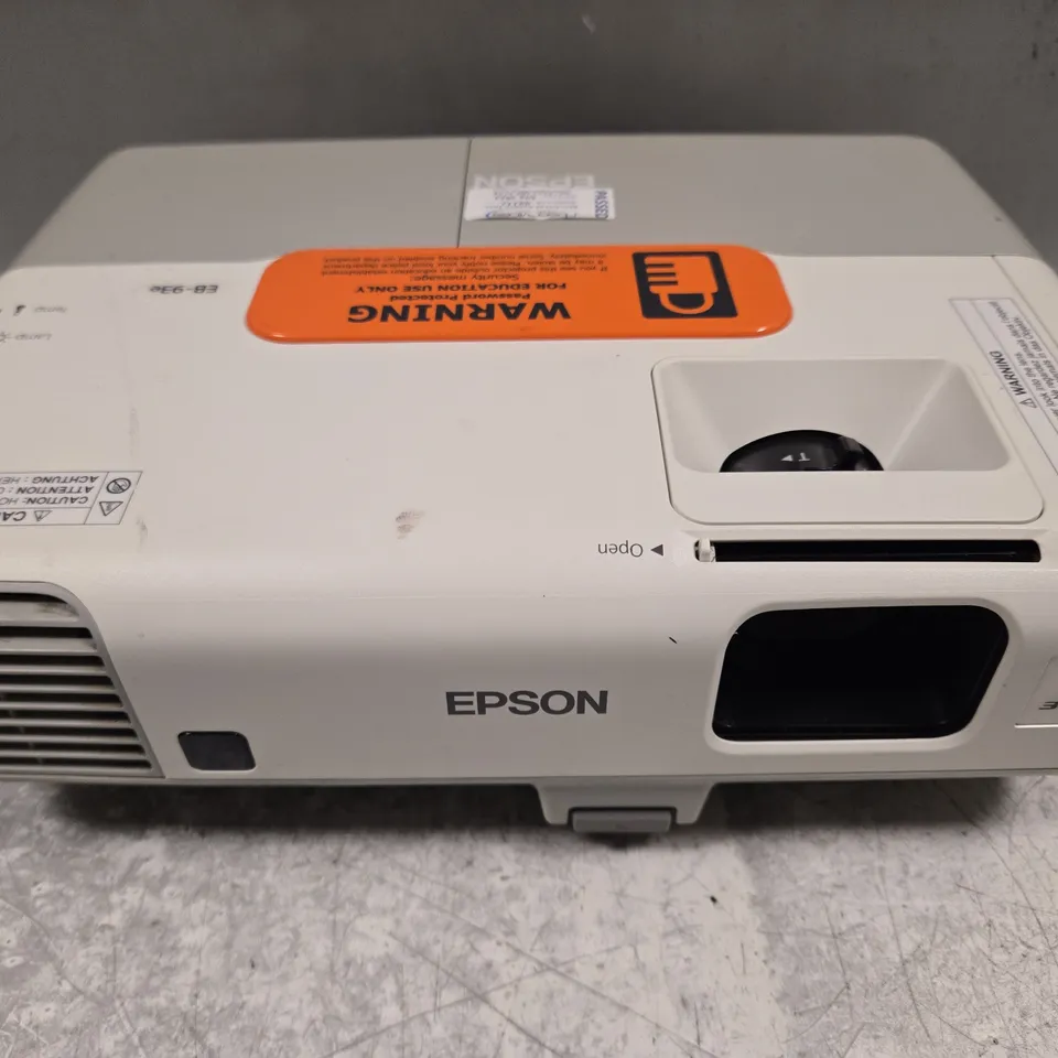 EPSON EB-93E LCD PROJECTOR