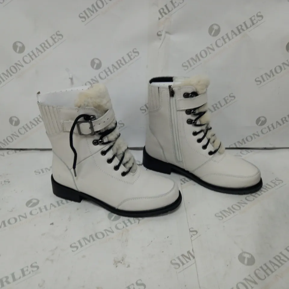 EMU AUSTRALIA WALDRON LEATHER - COCONUT SIZE 7 - BOXED 