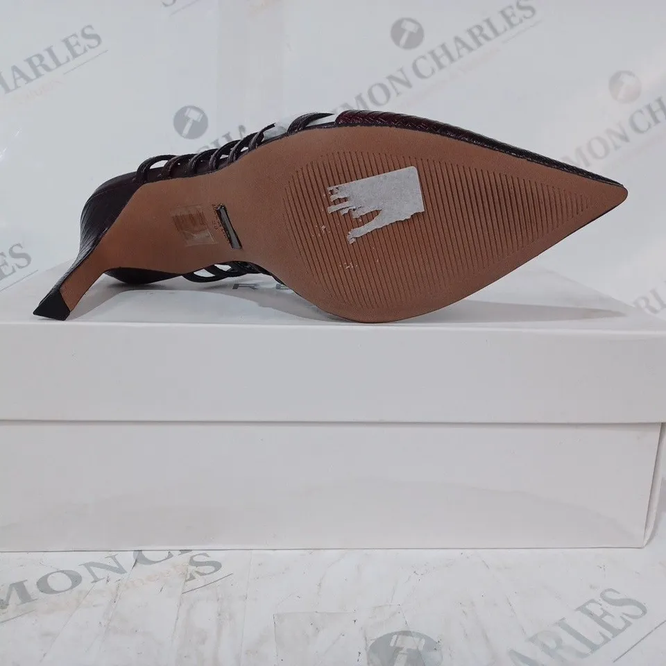 BOXED PAIR OF REISS DAPHNE SLINGBACK HEELS IN POMEGRANATE SIZE 5