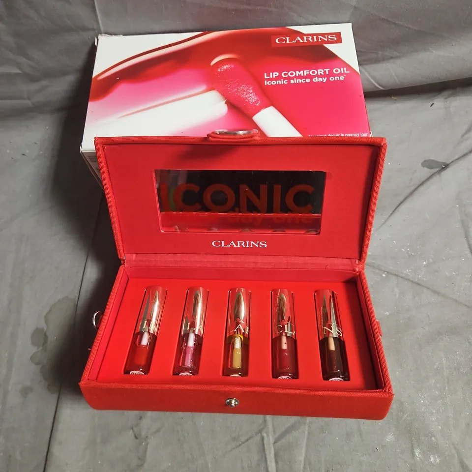 CLARINS LIP COMFORT OIL COLLECTION SET – 5 LIP OILS IN RED CASE