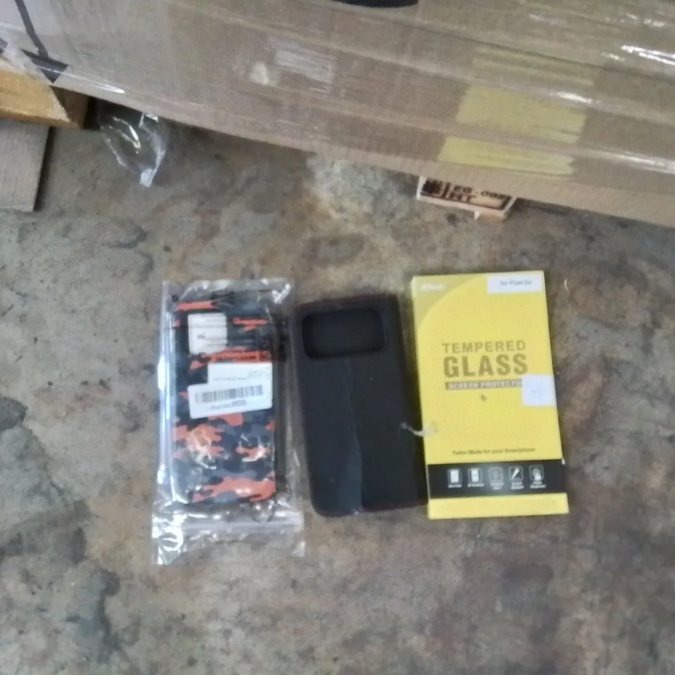 PALLET CONTAINING A LARGE QUANTITY OF PHONE CASES,SCREEN PROTECTORS 