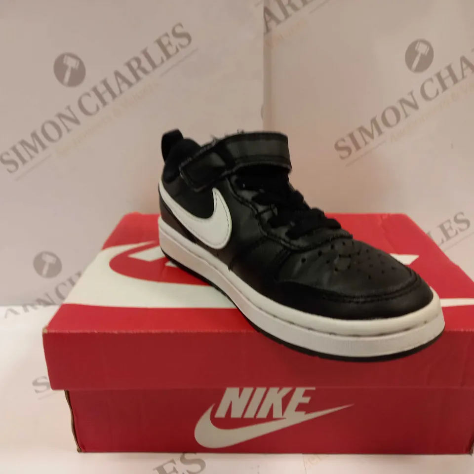 BOXED PAIR OF NIKE COURT BOROUGH LOW 2 CHILDRENS TRAINERS UK SIZE 10.5