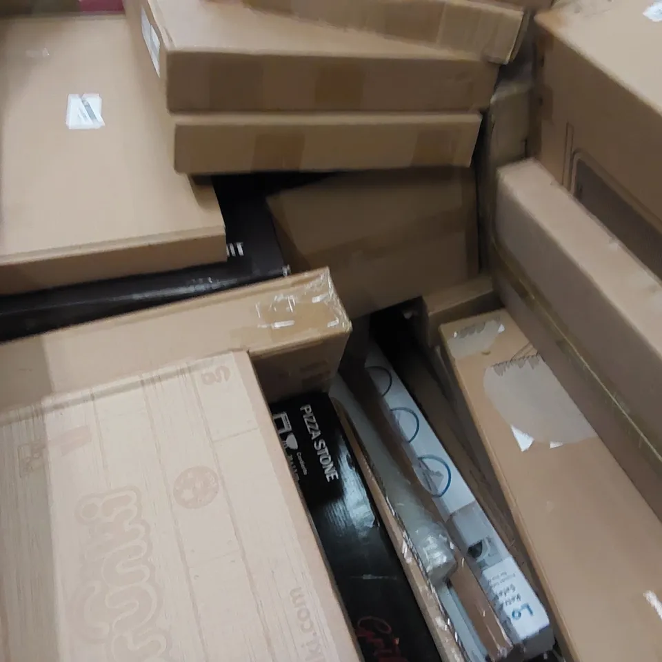 PALLET OF ASSORTED ITEMS INCLUDING: SMART HEATER, LARGE RUG, ARTIFICIAL CHRISTMAS TREE, LAPTOP DESK, CHILDREN'S SUITCASE 
