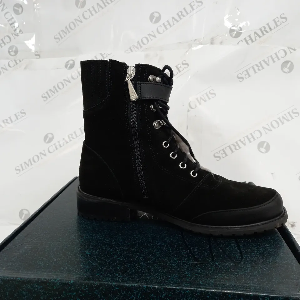EMU LARAWAG WATERPROOF BOOTS - SIZE 6