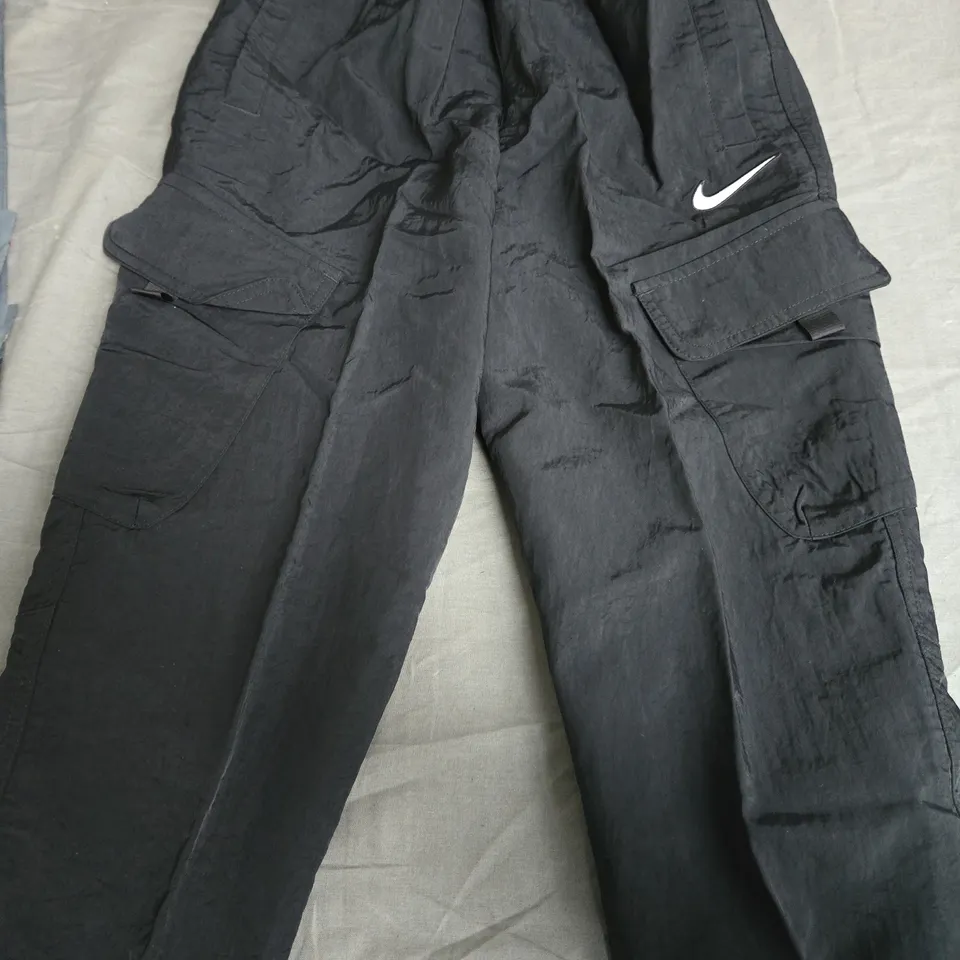 NIKE STANDER FIT TROUSERS SIZE L