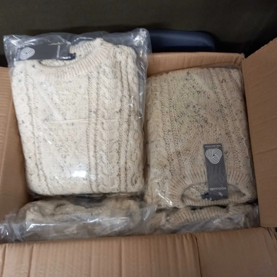 LOT OF 10 PURE NEW WOOL CREW NECK JUMPERS - L