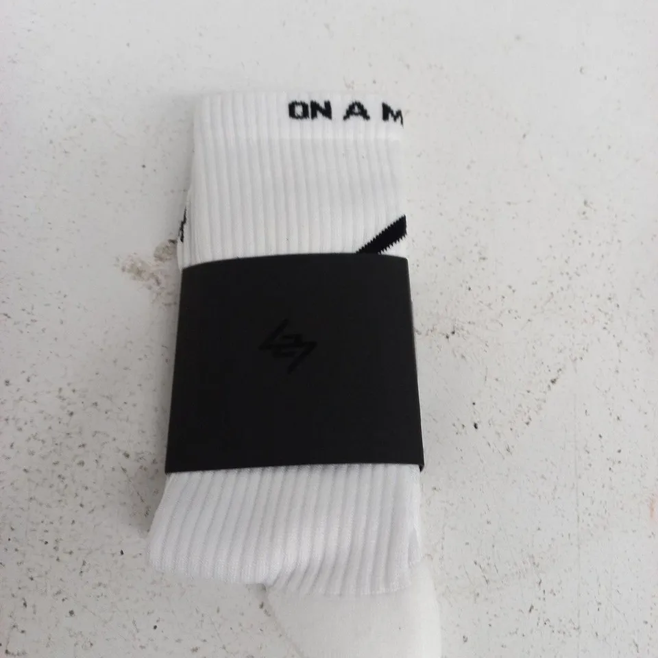 REPRESENT WHITE SOCKS – ONE SIZE