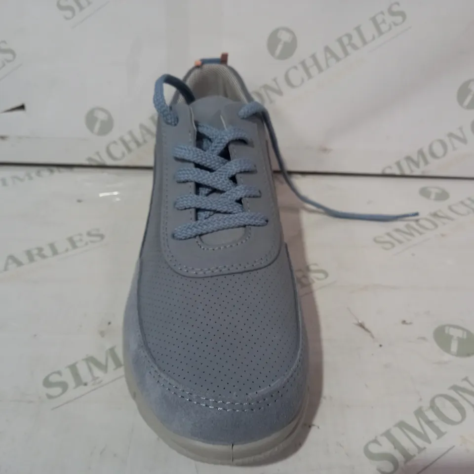 BOXED PAIR OF HOTTER TRAINERS IN BLUE UK SIZE 8