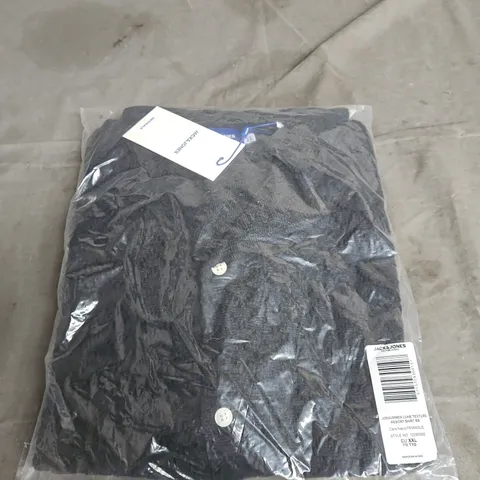 JACK & JONES LUKE TEXTURE RESORT SHIRT SS – DARK NAVY/TRIANGLE – SIZE XXL