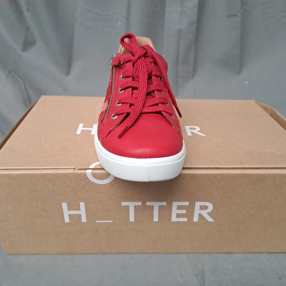BOXED PAIR OF HOTTER SHOES IN RED/CLAY UK SIZE 6