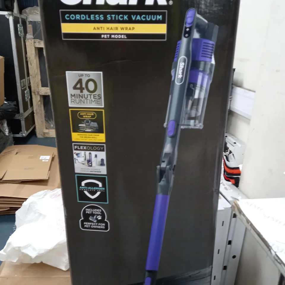 SHARK CORDLESS STICK VACUUM