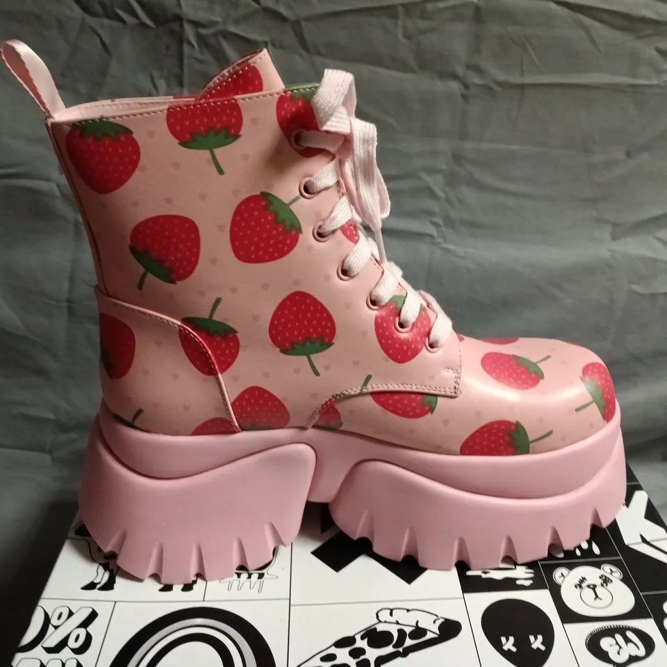 STRAWBERRY SHORTCAKE PINK BOOTS – UK 5