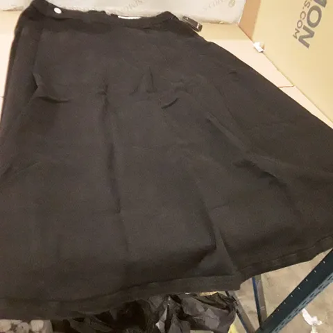 BOXED BRAND NEW JDWILLIAMS DENIM PLEAT SKIRT SIZE 14 BLACK COLOUR APPROXIMATELY 18 PIECES