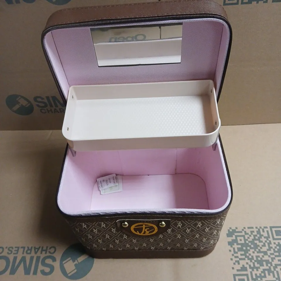 VANITY/BEAUTY CASE WITH PINK LINING AND MIRROR
