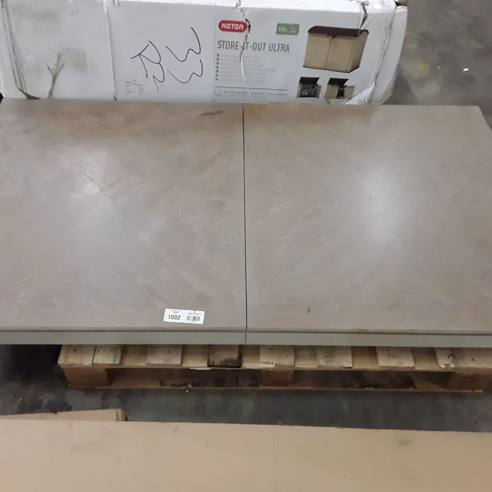 EXTENDABLE DINING TABLE (NO LEGS)