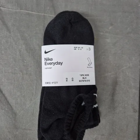 NIKE DRI-FIT SOCKS IN BLACK (3 PAIRS)