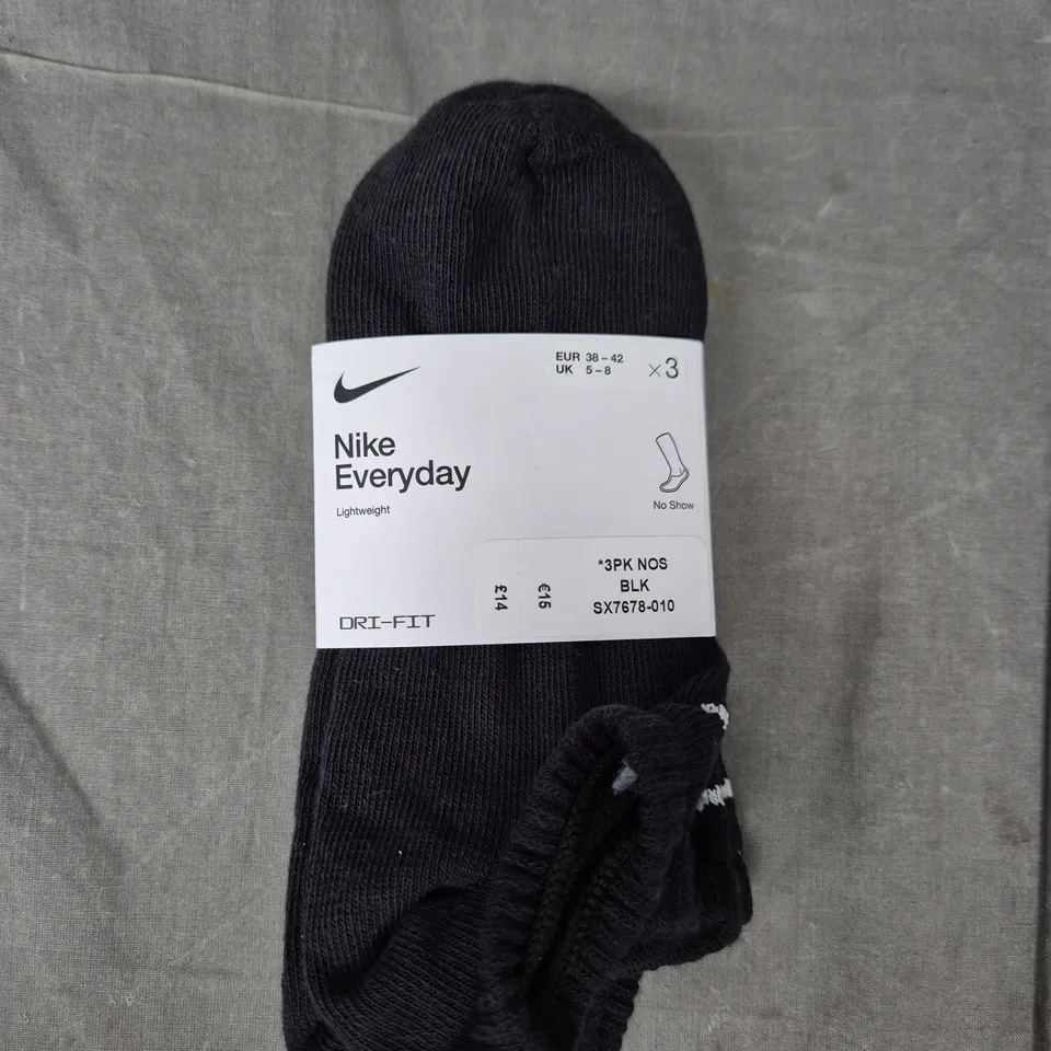 NIKE DRI-FIT SOCKS IN BLACK (3 PAIRS)