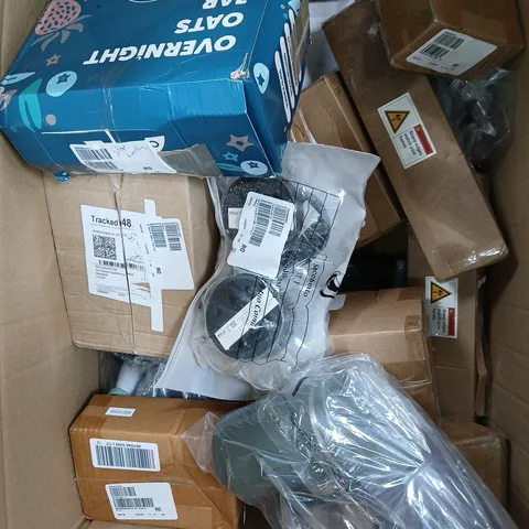 APPROXIMATELY 15 ASSORTED HOUSEHOLD PRODUCTS TO INCLUDE LED LIGHTS, MUGS, COOKWARE ETC