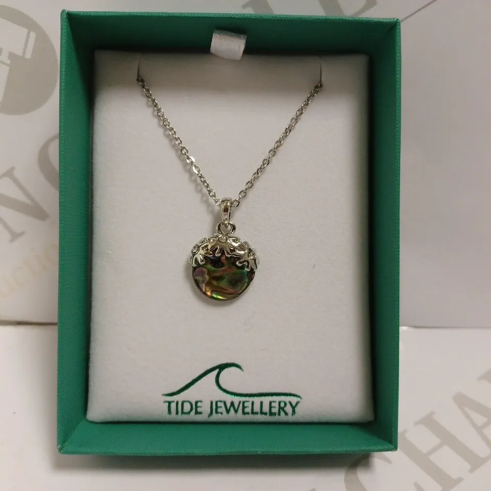 TIDE SILVER EFFECT ROUND NECKLACE WITH PAUA SHELL PENDANT